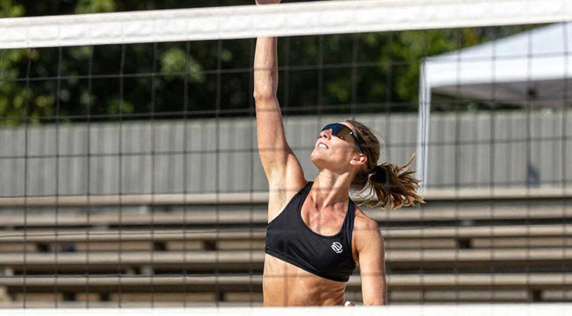Nebraska quét Creighton 3-0: 15.405 khán giả và sự thật nằm ngoài tỷ số