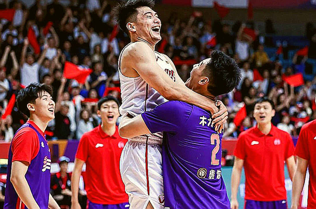 Văn Hậu, Ngọc Tân và bài toán kỷ luật của V.League 1 sau trận derby Hà Nội vòng 2