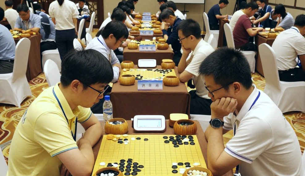Bảy tháng không bóng đá: khi thể lực của bóng đá trẻ che lấp những ngón chạm bóng