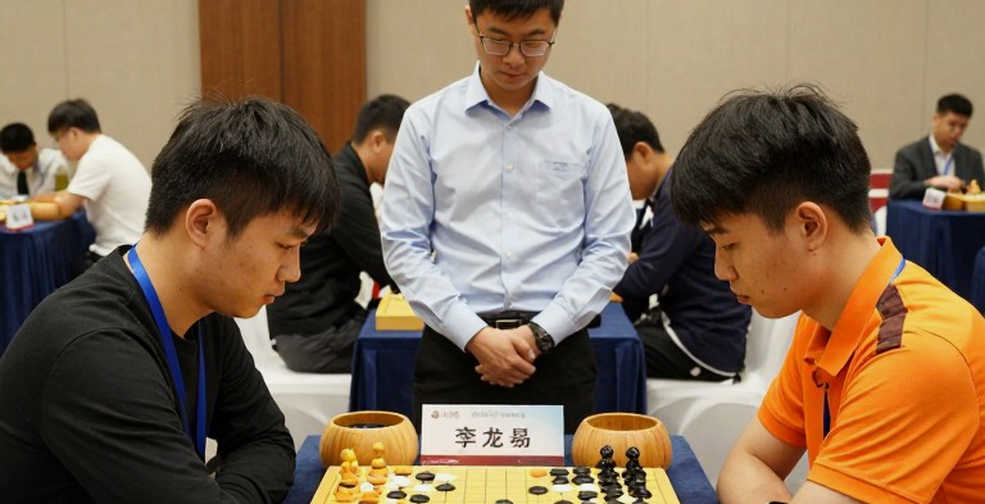 ChessBase Magazine số 225: Prague 2026, danh mục huấn luyện và khoảng cách giữa bìa với nội dung
