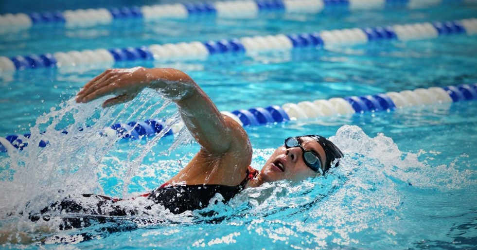 Maria Fernanda Costa phá kỷ lục Nam Mỹ ở nội dung 200m tự do bể ngắn