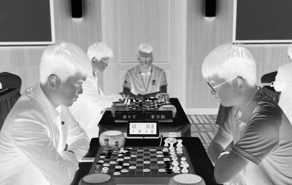 Olympiad cờ vua vòng 9: Gukesh thoát hiểm ngoạn mục, Ấn Độ vẫn chưa nắm quyền tự quyết