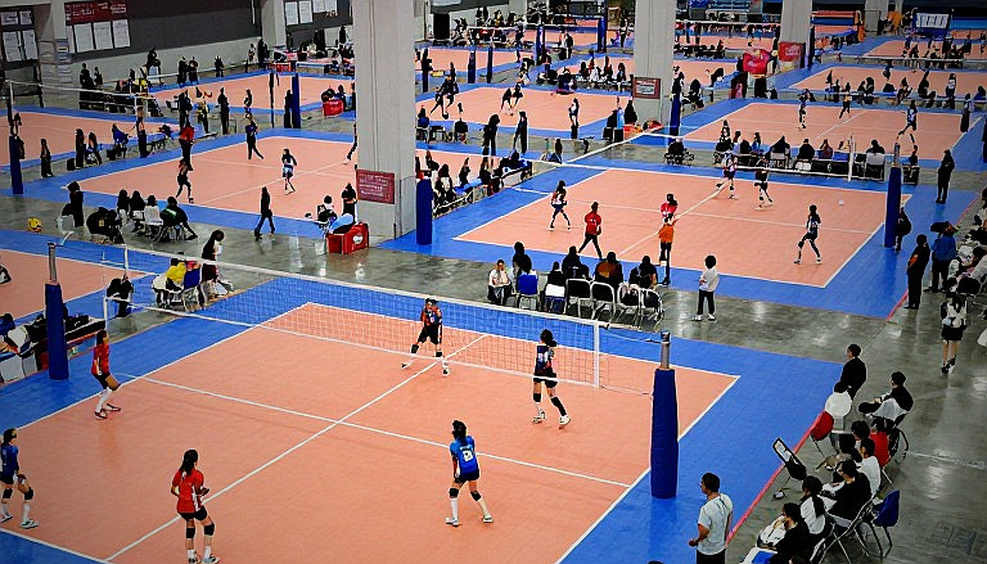 Nebraska quét Creighton 3-0 và cột mốc 15.405 khán giả: Khi bóng chuyền nữ Mỹ tự nâng trần của chính mình