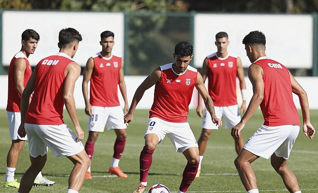 Vùng lỗi giữa tiền vệ và hậu vệ cánh: lỗi thiết kế mà V.League 1 chưa gọi đúng tên